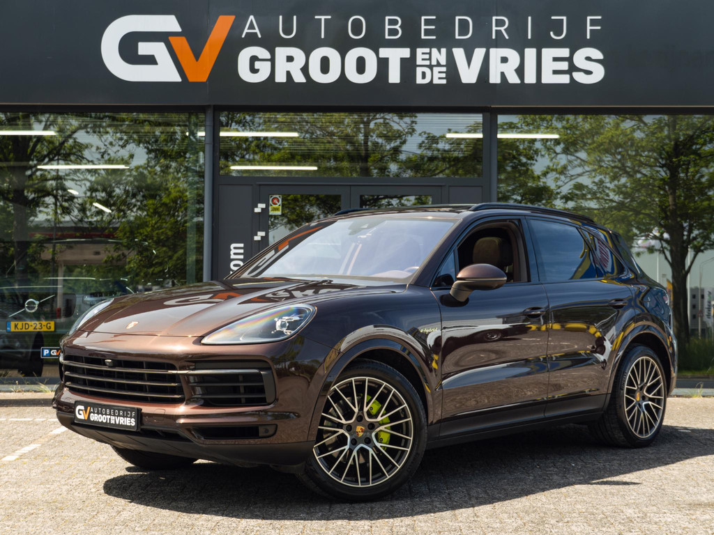 Porsche Cayenne 3.0 E-Hybrid |Chrono|Pano|Bose|Club Leder|Trekhaak 53489072-0.jpg | Autobedrijf Groot & De Vries